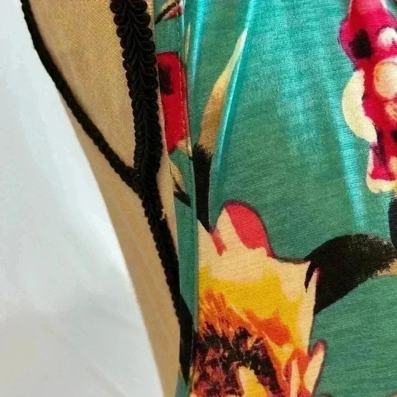 NWT! Be Stage Green with Floral Design Summer Top with Open Cross Back (2X) - Picture 4 of 11